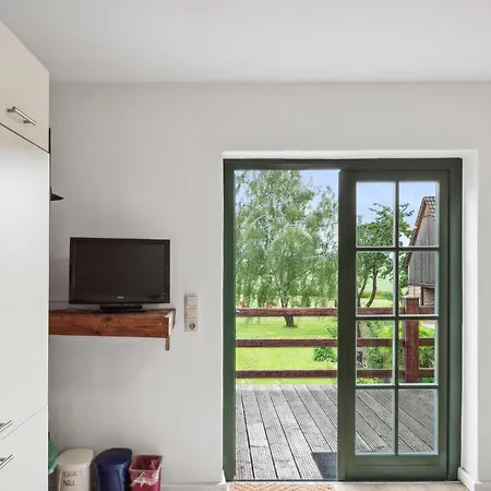 1 Bedroom Gorgeous Apartment In Am Salzhaff Pepelow Exterior photo