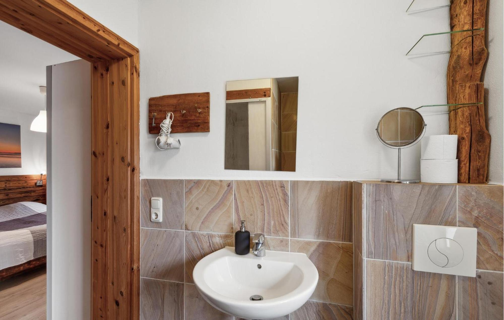1 Bedroom Gorgeous In Am Salzhaff Apartment